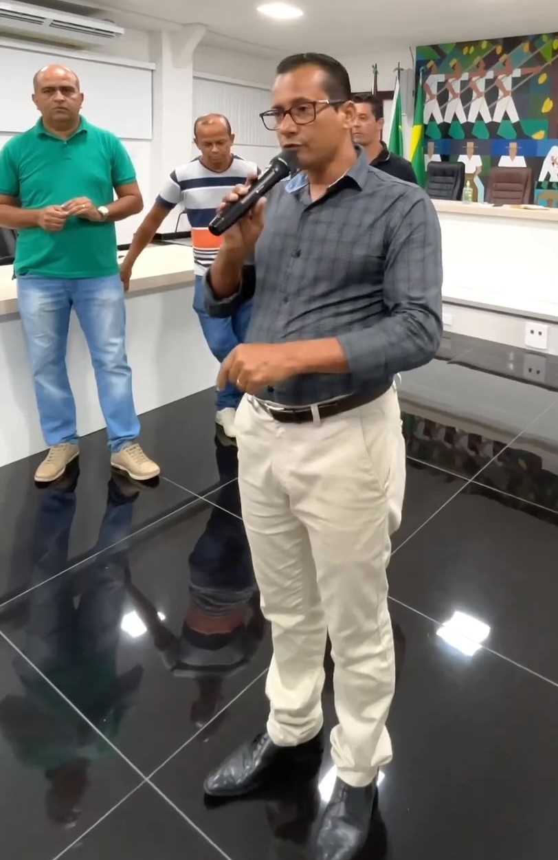 Camacã: Prefeito Paulo do Gás participa da entrega de certificados do curso de máquinas pesadas